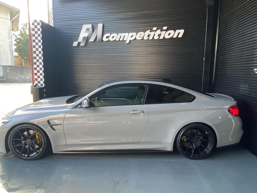 serie 4 coupe look M4 (3)